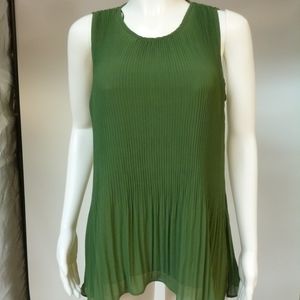 Ladies Blouse Pull Over Sleeveless Olive Green Pleated Stretchy Pleated NWT SZ M